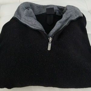 Men's black fuzzy fleece half zip top. Large